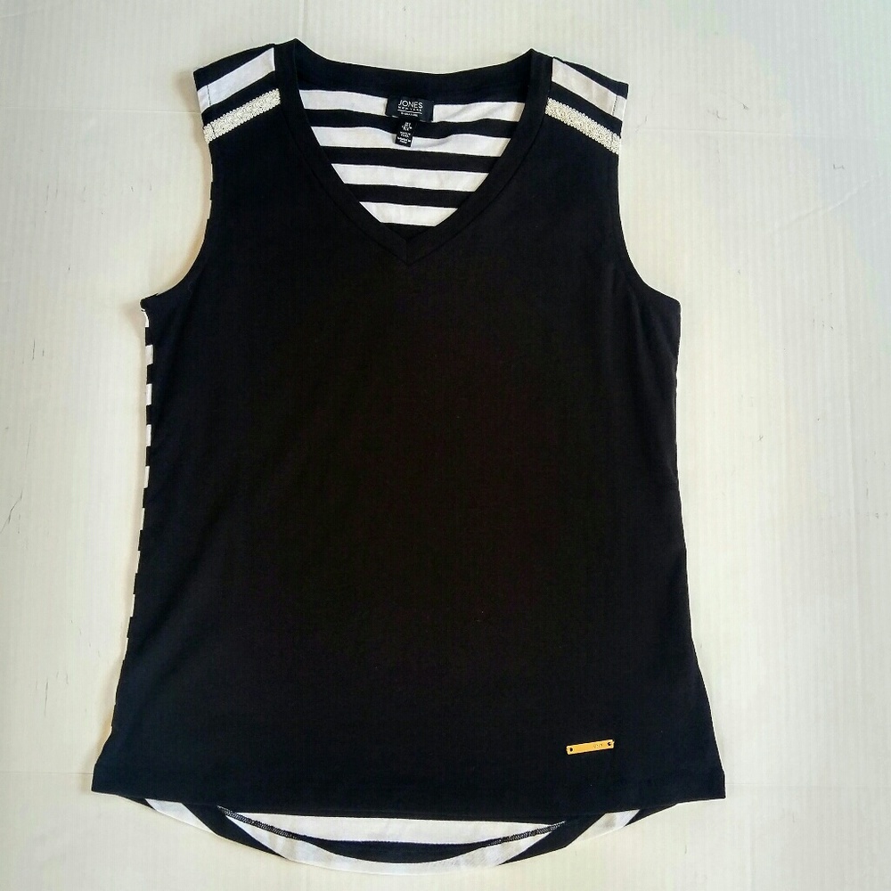 Jones New York black and white knit top